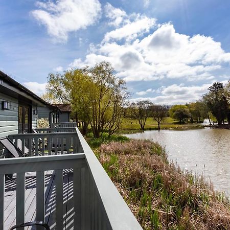 BishamptonThe Vale Golf & Country Club别墅 外观 照片