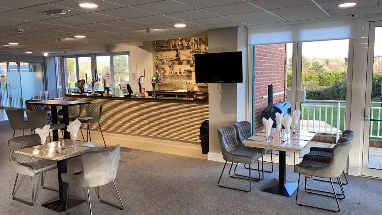 BishamptonThe Vale Golf & Country Club别墅 外观 照片