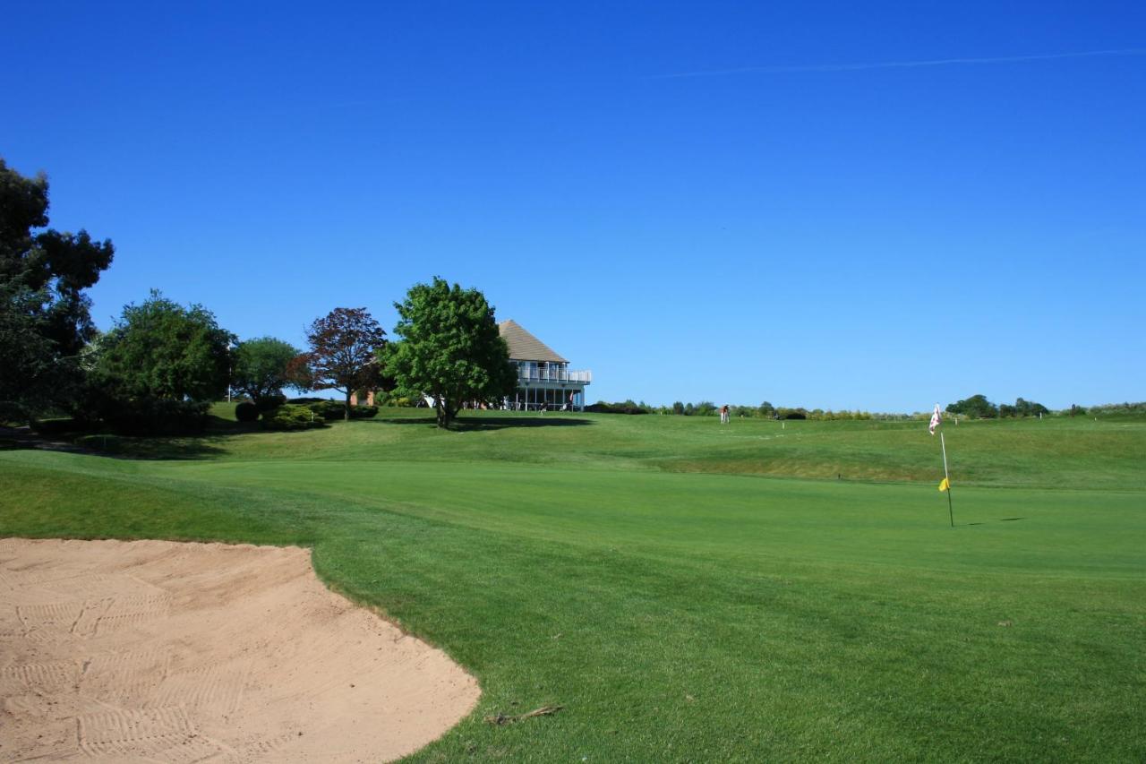 BishamptonThe Vale Golf & Country Club别墅 外观 照片